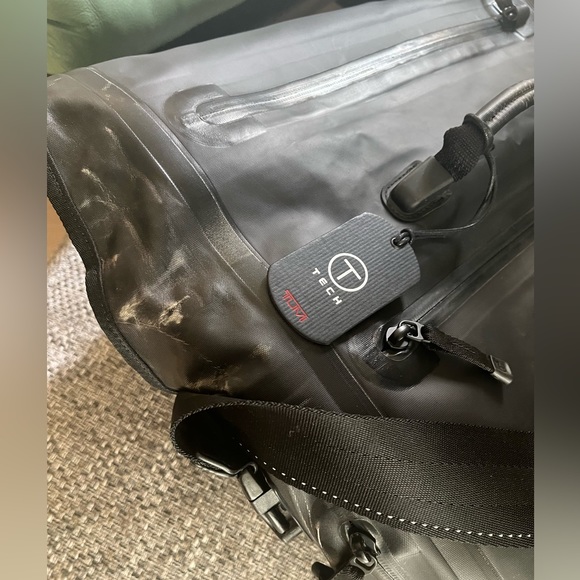 TUMI - Rare Hydro Sports Waterproof Large Messenger Shoulder Bag Black/Grey-Men - Picture 11 of 12